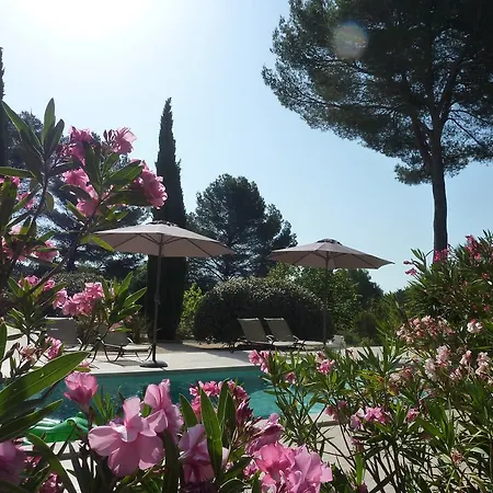 Les Mazets Du Luberon Bed & Breakfast