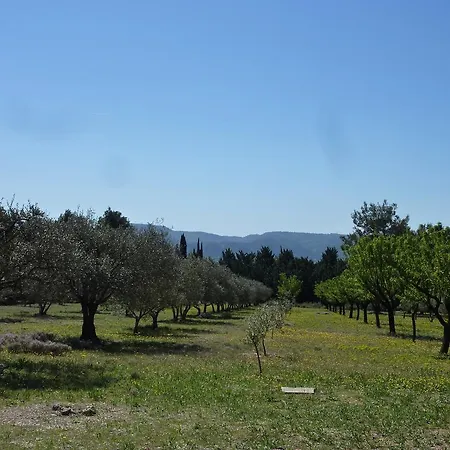 Bed & Breakfast Les Mazets Du Luberon 4*