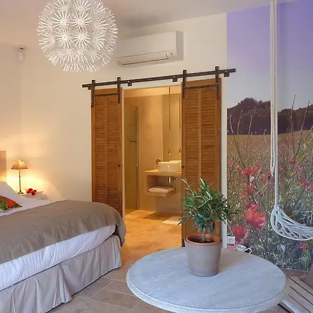 Bed & Breakfast Les Mazets Du Luberon 4*