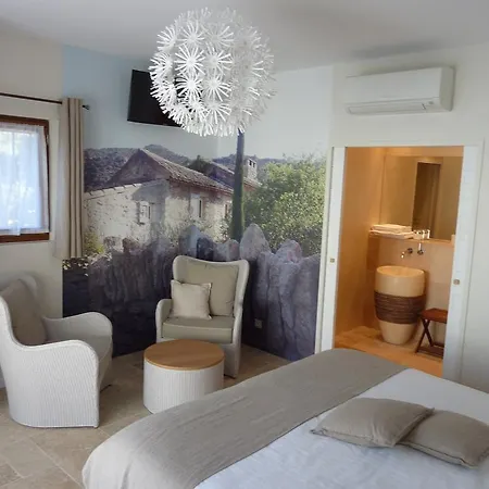 Bed & Breakfast Les Mazets Du Luberon 4*