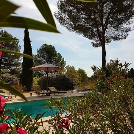 Les Mazets Du Luberon 4*