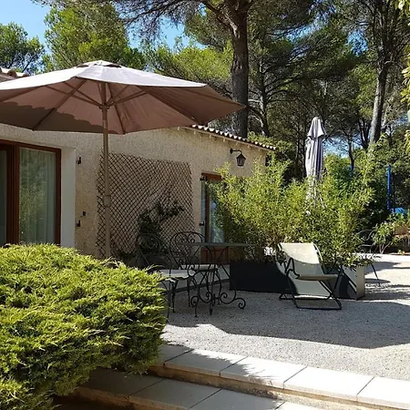 Les Mazets Du Luberon 4*